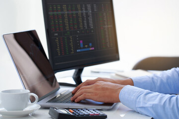 Poster - close-up young businessman statistic graph of stock market financial indices analysis on a laptop an