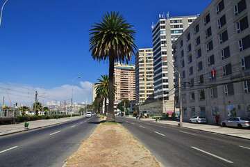 Canvas Print - The street in Valparaiso, Pacific coast, Chile