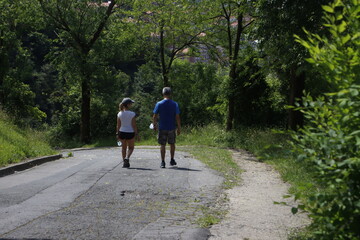 Sticker - Couple hiking in the woods