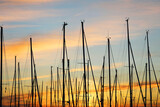 Fototapeta Niebo - Masten mit Himmelsfarben