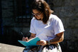 © Luciano Luppa - Mulher fazendo anotações em Planner - Woman taking notes on Planner