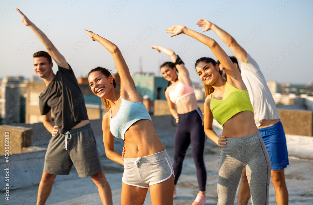 Group of happy friends working out together outdoors. Fitness, training, sport and people concept - obrazy, fototapety, plakaty 