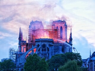 Wall Mural - Notre Dame de Paris on fire during the evening.