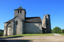 Eglise Et Restes Du Château De Cornil (Corrèze)
