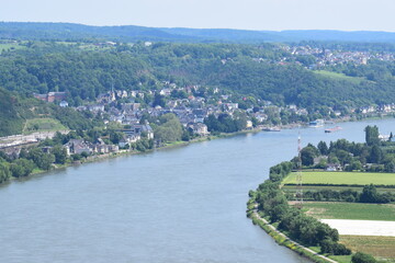 Wall Mural - Blick ins Rheintal zwischen Remagen und Linz