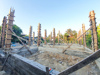 House structure construction Pour the cement floor and pour the cement pillars already.