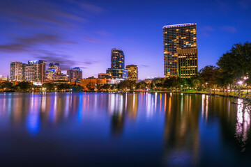 Fototapete - Night skyline of Orlando, Florida, with Lake Eola in the foreground