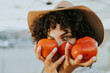 © Rawpixel.com - Woman buying tomatoes at a farmers market