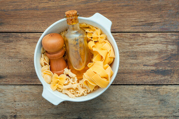 Wall Mural - Italian foods concept and menu design. Various kind of Pasta Farfalle, Pasta A Riso, Orecchiette Pugliesi, Gnocco Sardo and Farfalle in ceramic bowl setup on shabby wooden background .