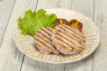 Grilled tuna steak with kumato