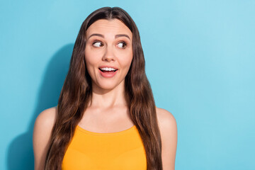 Poster - Photo portrait amazed woman staring empty space isolated pastel blue color background