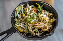 stir-fry bean sprouts