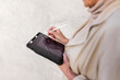 © Picua Estudio/Westend61 - Mature woman using digital tablet