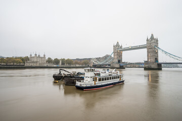 Canvas Print - London Tower Bridge on cold autumn day 