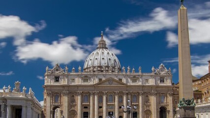 Wall Mural - St.Peter's Square full of tourists with St.Peter's Basilica and the Egyptian obelisk within the Vatican City timelapse hyperlapse