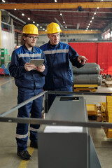 Canvas Print - Showing manufacturing equipment to young specialist