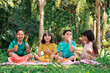 © Fernanda Flugel - child picnic in the park