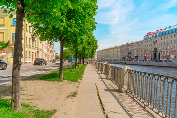 Wall Mural - Beautiful view of the summer street from the embankment in the center of Saint Petersburg