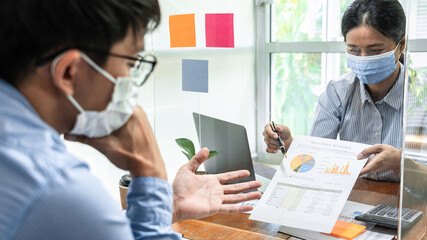 Aufkleber - Asian business woman pointing on financial document chart to partner for discussion about new project