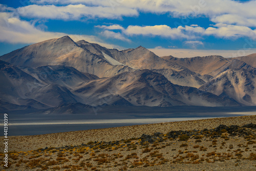 Plakaty Kordyliery  epicki-andyjski-krajobraz-altiplano-w-drodze-do-antofagasta-de-la-sierra-catamarca-polnocno-zachodnia-argentyna
