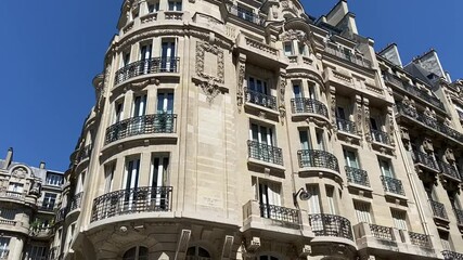 Canvas Print - Immeuble ancien résidentiel du quartier de Passy à Paris