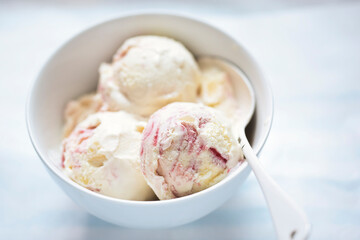 Wall Mural - White peach and raspberry ice creams 