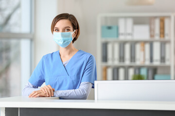 Canvas Print - Female receptionist at desk in clinic