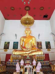 golden buddha statue