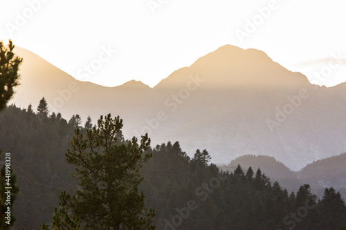 Fototapeta Pireneje  letni-zachod-slonca-w-font-romeu-cerdagne-pireneje-francja
