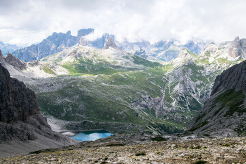 Wall Mural - blauer See in alpiner Landschaft