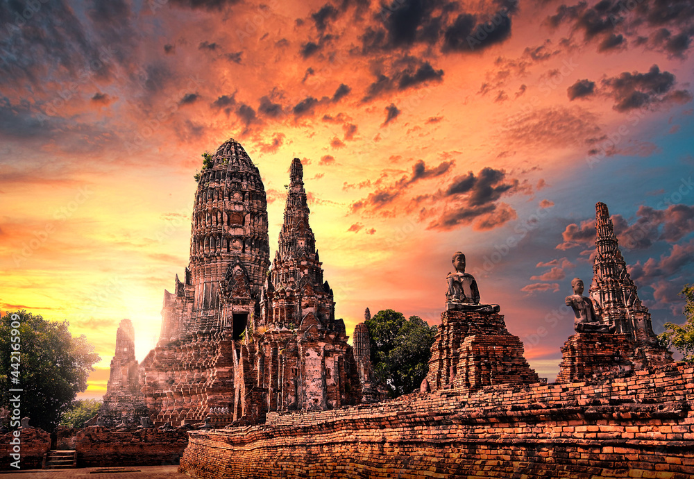 Buddhism Stupa in the Ancient Ruin Temple of Ayutthaya Thailand with sun set sky. - obrazy, fototapety, plakaty 