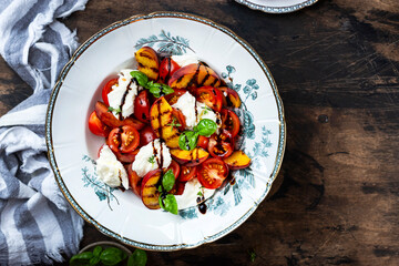 Grilled peach salad with mozzarella and tomatoes