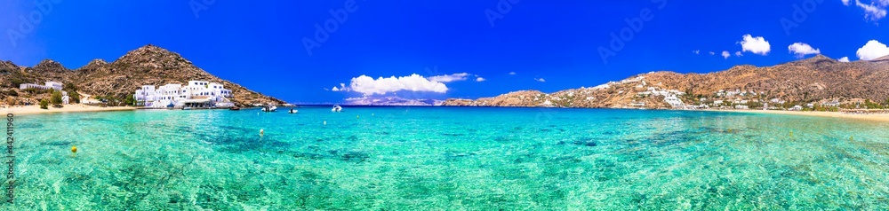 Greek summer holidays. Best beaches of Ios island Mylopotas with crystal clear waters. Creece, Cyclades - obrazy, fototapety, plakaty 