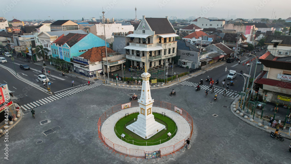 Central Java Iconic ภาพถ่าย Stock Aerial view of the tugu jogja or known as tugu pal is the ...