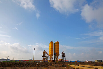 Concrete mixing silo, site construction facilities.