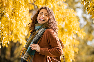 Fototapete - Happy girl laughing in autumn park