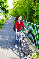 Wall Mural - 自転車に乗る女性