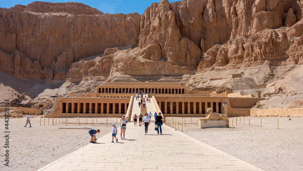 Tourists in front of the Deir al-Bahari Complex and the temple of Hatshepsut, Luxor, Egypt, April 11, 2021 - obrazy, fototapety, plakaty 