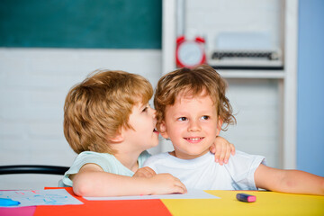 Aufkleber - Kids freinds gets ready for school. Funny little children having fun on first time to school.