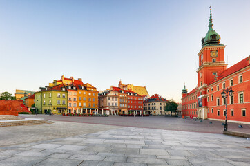 Fototapete - Warsaw, Royal castle and old town at sunset, Poland