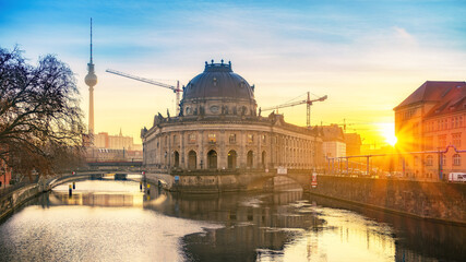 Fototapete - Museum Island on Spree river and TV tower in the background at sunrise, Berlin, Germany