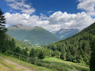 montagne e nuvole