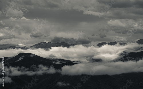 Fototapeta Pireneje  chmury-nad-pirenejami