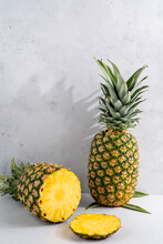 Fresh Whole Pineapples 