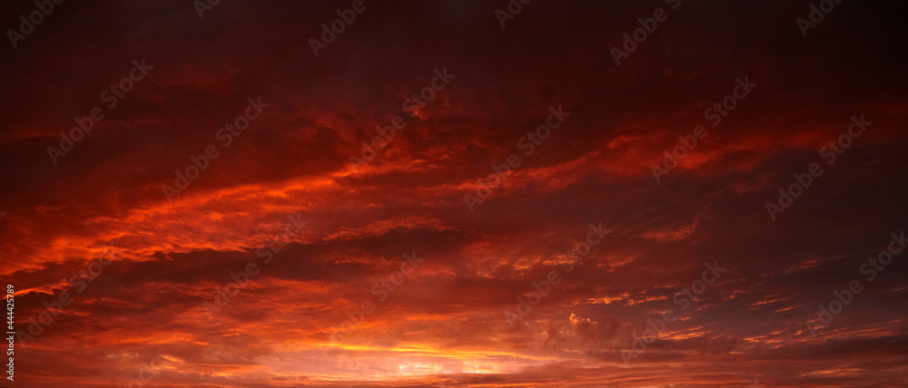 Red sunset sky with dramatic clouds - obrazy, fototapety, plakaty 