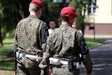 Fototapeta  - Żandarmeria wojskowa na promocji na stopień oficerski w wojsku polskim akademia wojsk lądowych wrocław.