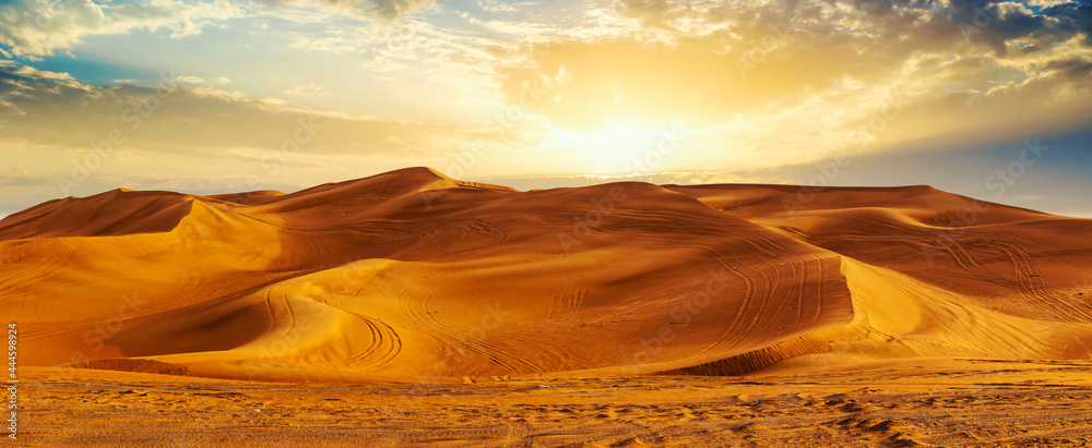 Golden Sand Dune Desert Landscape Panaroma. Beautiful sunset over the sand dunes in the Al Madam Desert, Sharjah, UAE. - obrazy, fototapety, plakaty 