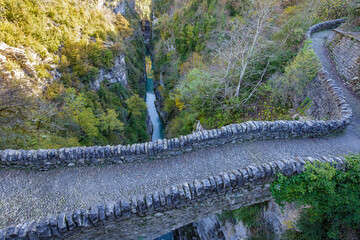 Canvas Print - Old bridge over Bellos river in Añisclo Gorge, Ordesa and Monte Perdido National Park, Spain