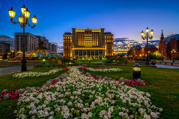 Fototapete - Manege Square in Moscow, Russia. Architecture and landmarks of Moscow. Night cityscape of Moscow