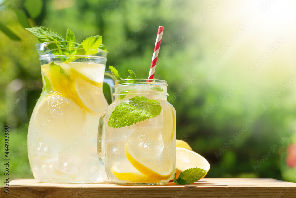 Fresh homemade lemonade with lemon and mint - obrazy, fototapety, plakaty 